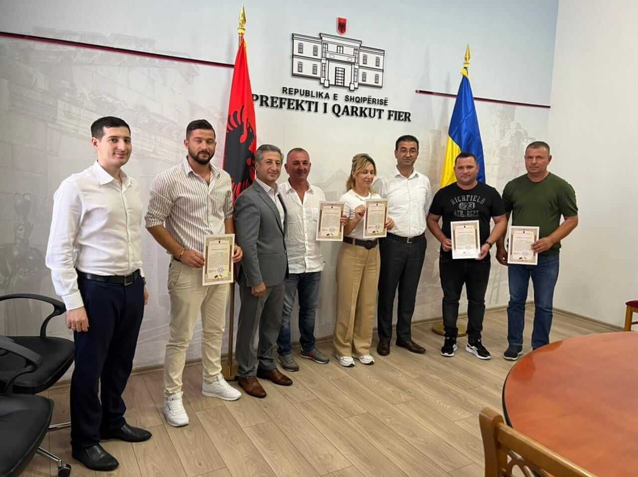 Nderime me "Certifikatën e Mirënjohjes "  nga Konsulli i Nderit i Republikës së Shqipërisë në Ukrainë .