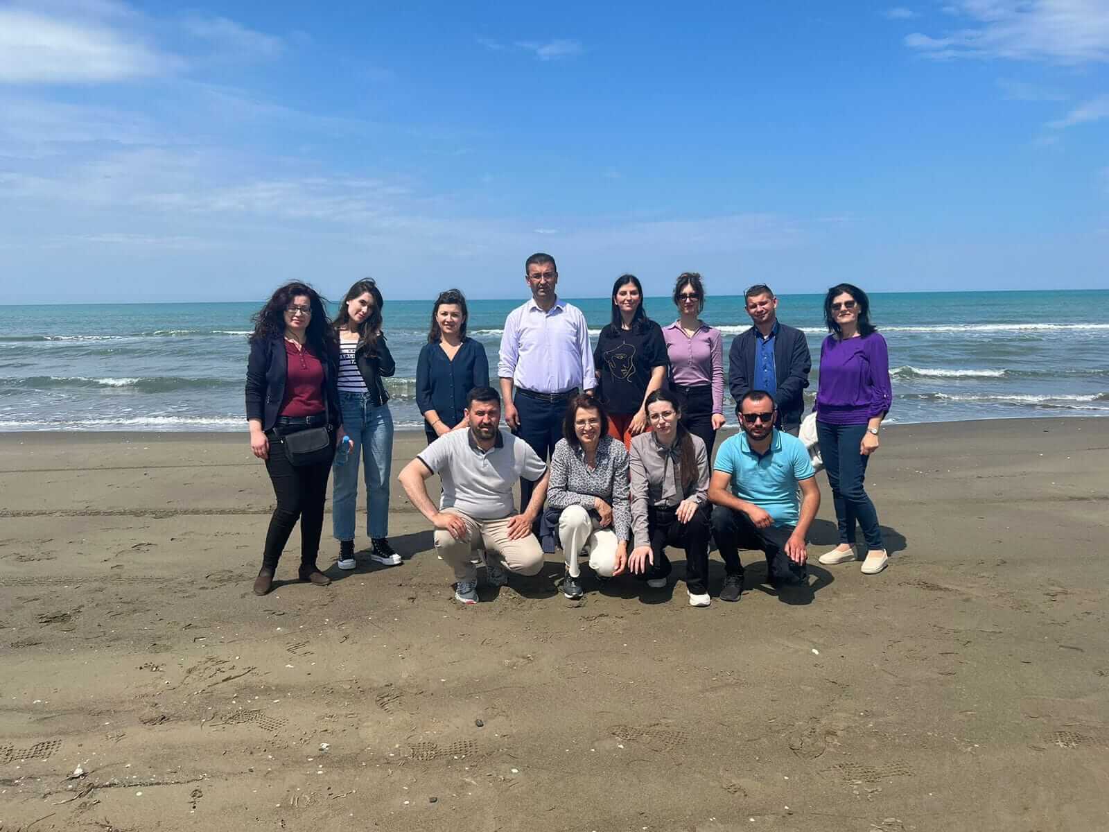 Administrata e Institucionit të Prefektit, në aksionin e pastrimit në plazhin e Semanit .