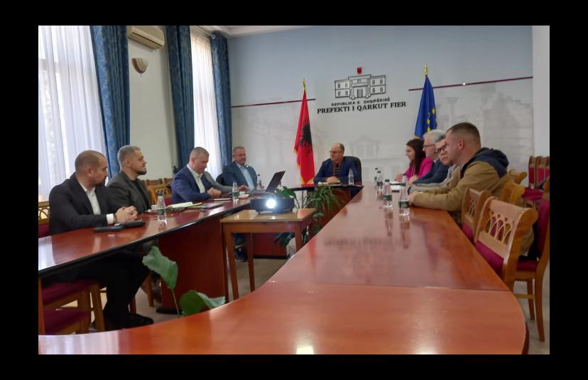 Takim  mes përfaqësuesve të Ambasadës së Rumanisë në Shqipëri me krerët e Njësive të Vetëqeverisjes Vendore të Qarkut Fier.