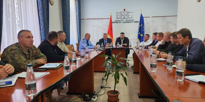 Takim i Komisionit të Mbrojtjes Civile për Qarkun Fier.